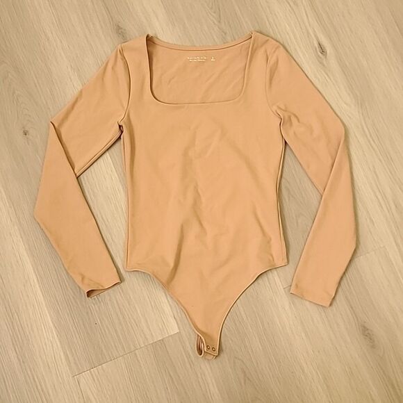 Abercrombie & Fitch Soft Matte Seamless Long-Sleeve Squareneck Bodysuit Tan S - Picture 2 of 7